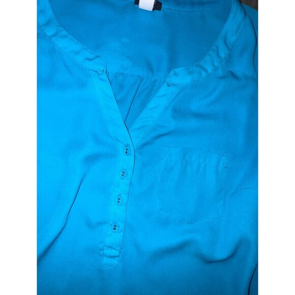 Torrid Womens Blue Button-Up Blouse With Roll Tab Sleeves - Picture 4 of 9